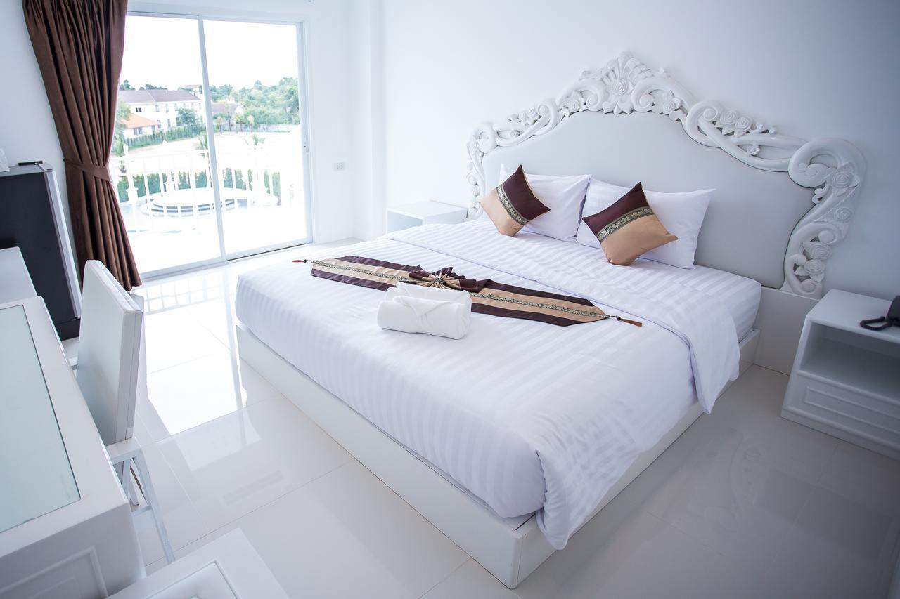White House Hotel Tak