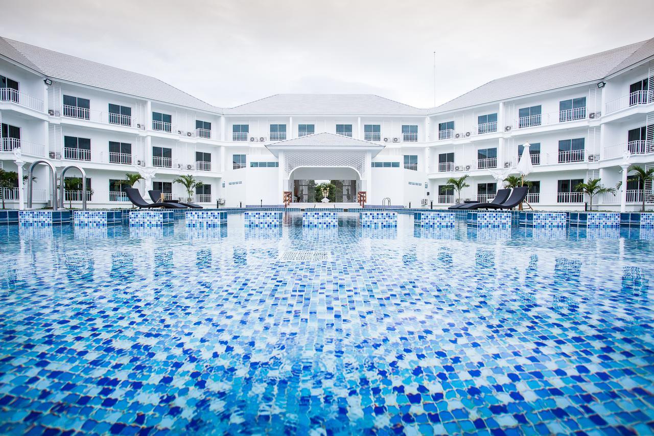 White House 4*